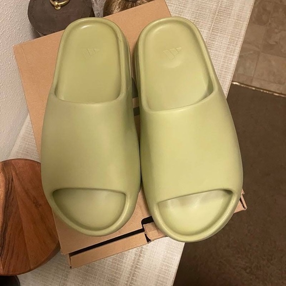 Yeezy slides resin size 10